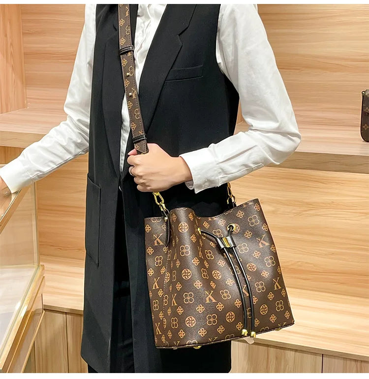 Brand women's bucket bag, women's 2025 new designer, high-end and fashionable popular single shoulder crossbody bag