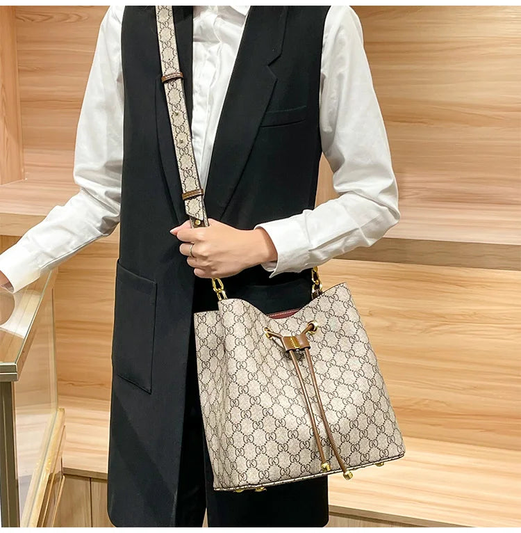 Brand women's bucket bag, women's 2025 new designer, high-end and fashionable popular single shoulder crossbody bag